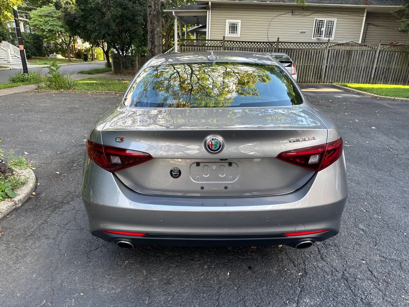Used 2019 Alfa Romeo Giulia AWD image 9
