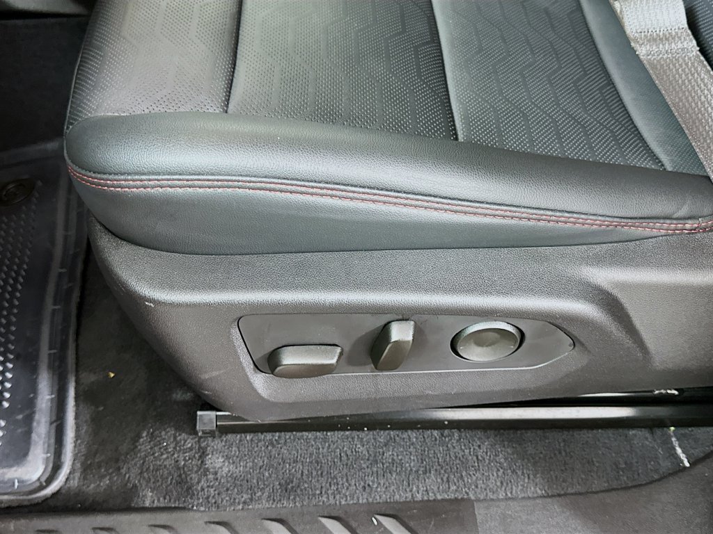 Used 2025 Chevrolet Colorado Z71 w/ Technology Package AWD/4WD image 19
