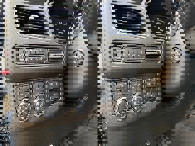 Used 2024 GMC Yukon AT4 w/ AT4 Premium Plus Package image 9