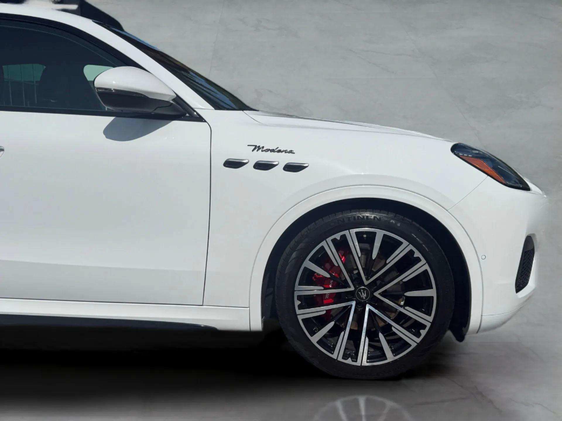 Certified 2023 Maserati Grecale Modena AWD/4WD image 6