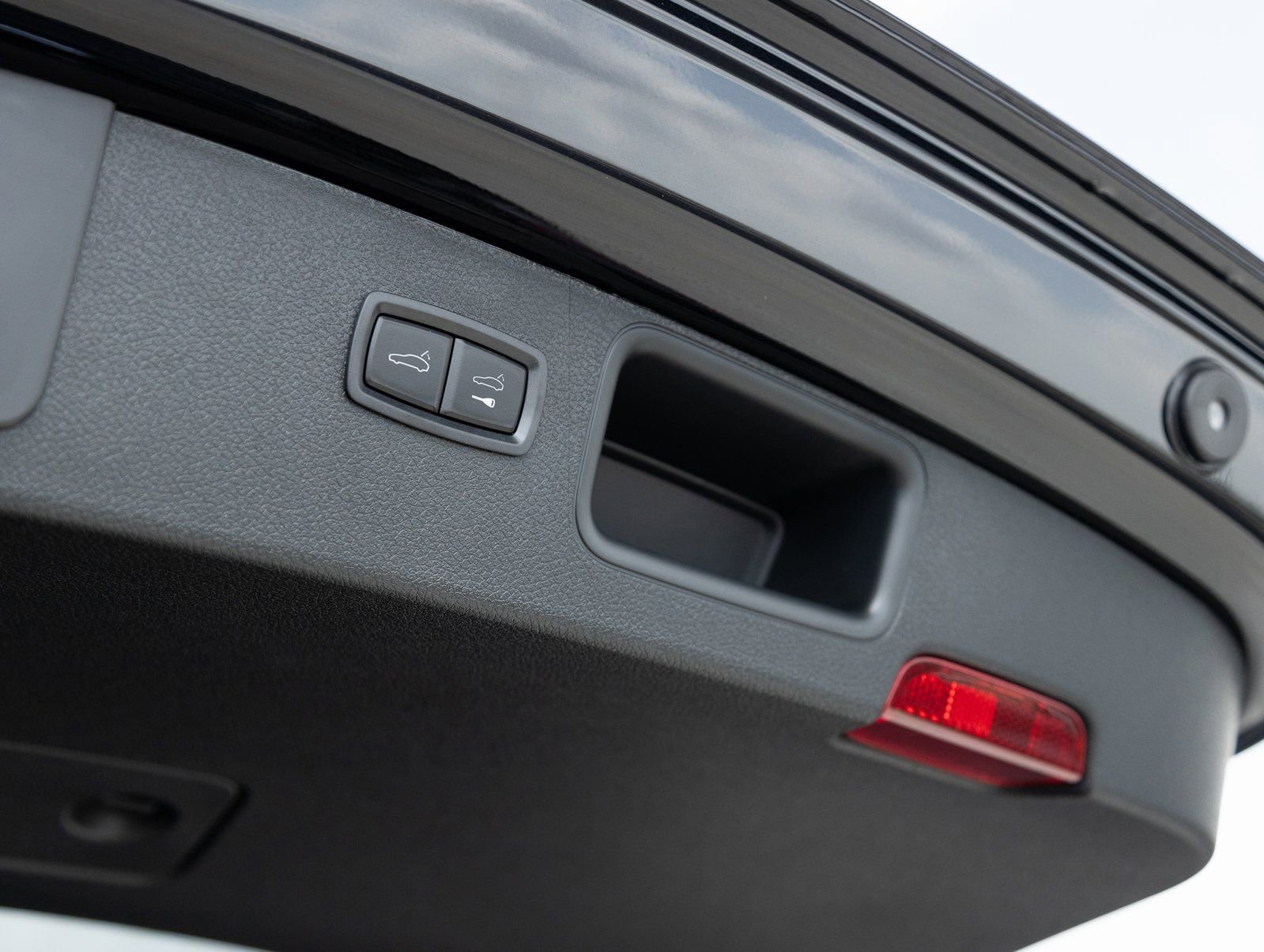 Certified 2025 Porsche Macan image 29