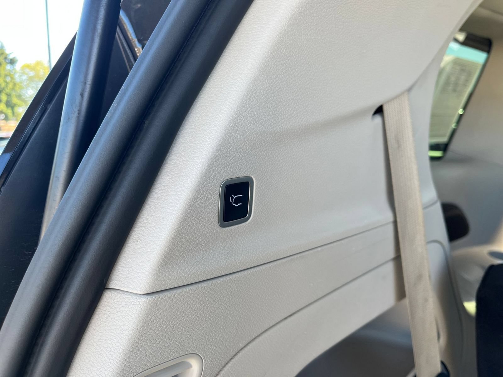 Used 2024 Chrysler Voyager LX FWD image 19