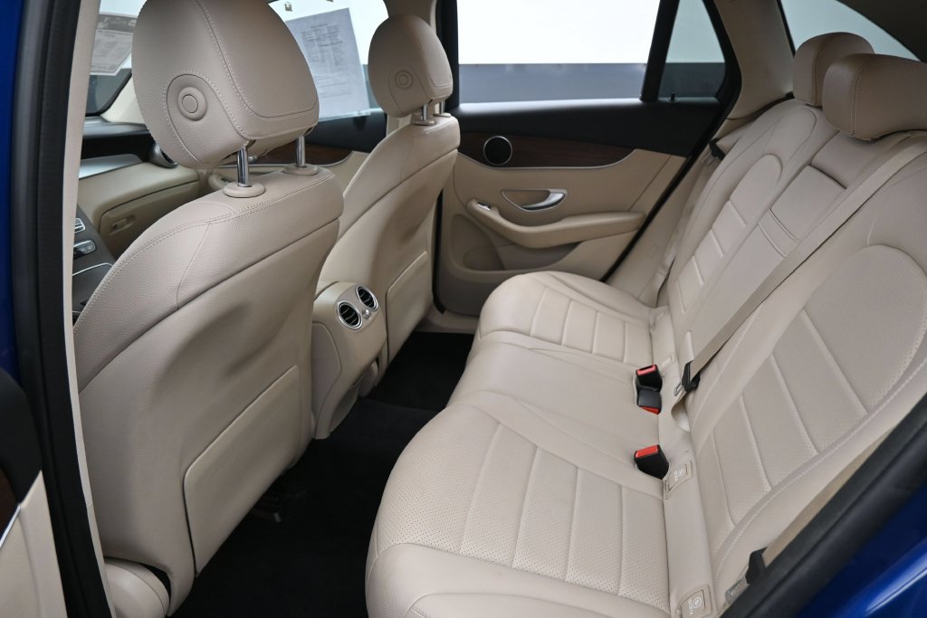 Used 2022 Mercedes-Benz GLC 300 w/ Premium Package Lite image 26