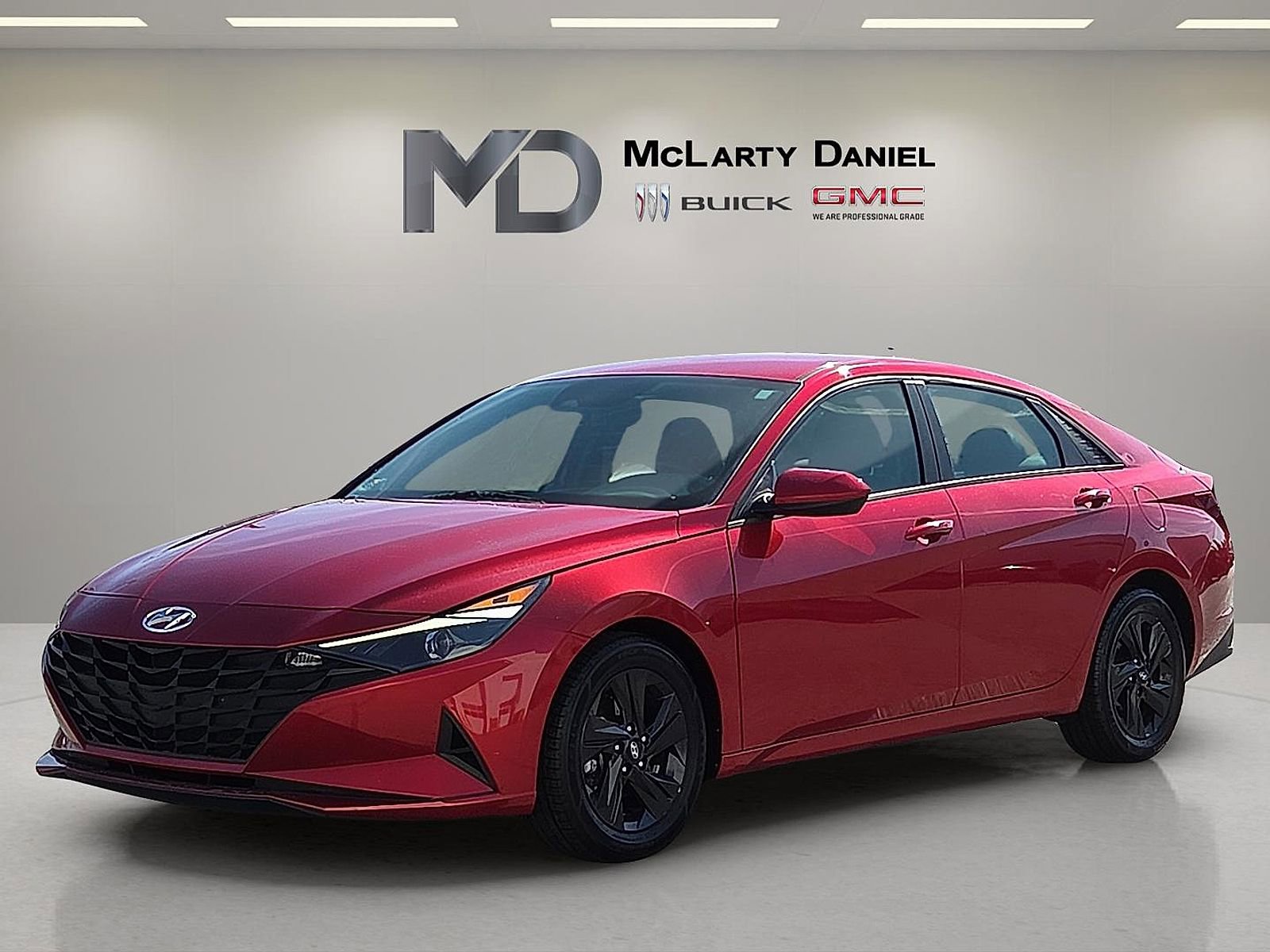 Used 2022 Hyundai Elantra SEL image 2