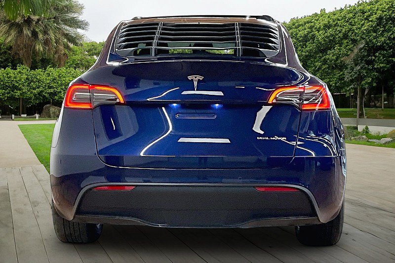 Used 2022 Tesla Model Y Long Range AWD/4WD image 3