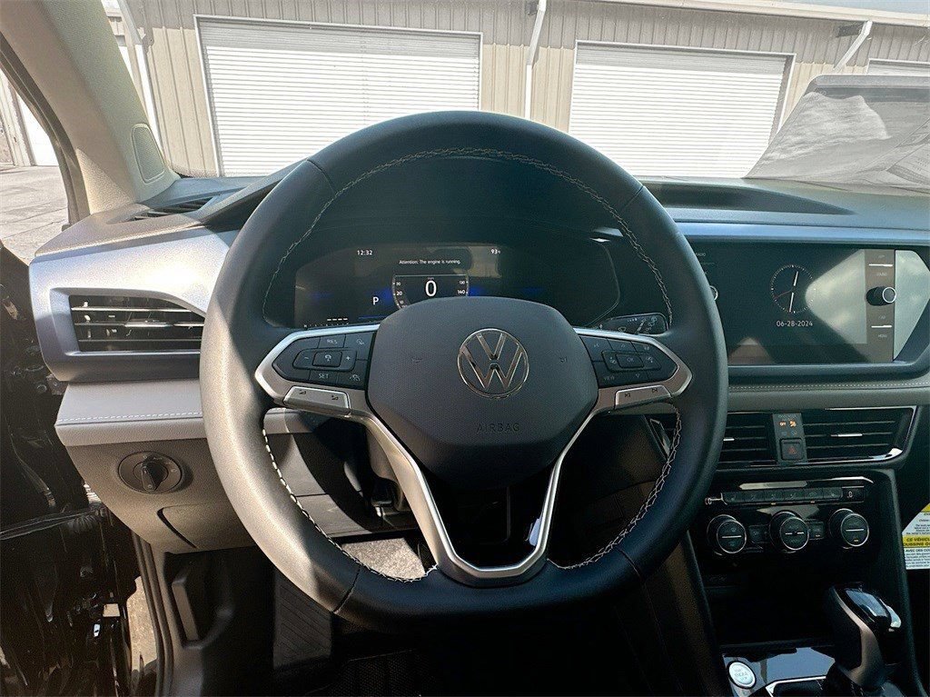 Used 2024 Volkswagen Taos SE FWD image 11