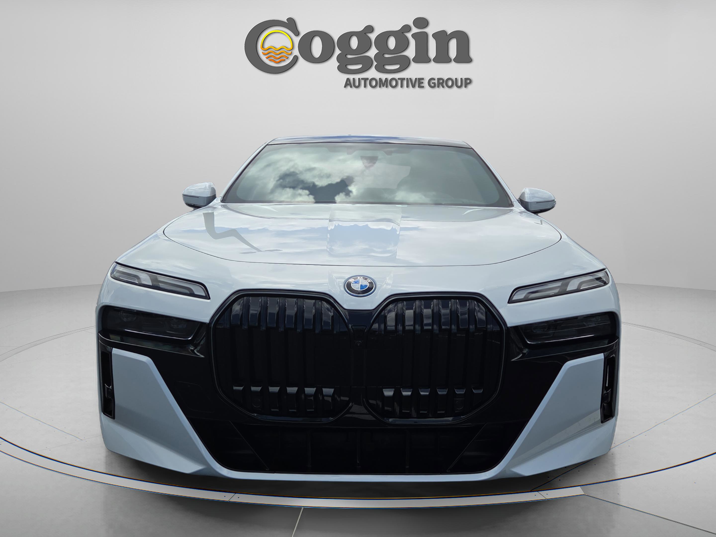 Used 2026 BMW 750e xDrive w/ Luxury Rear Seating Package AWD/4WD image 8