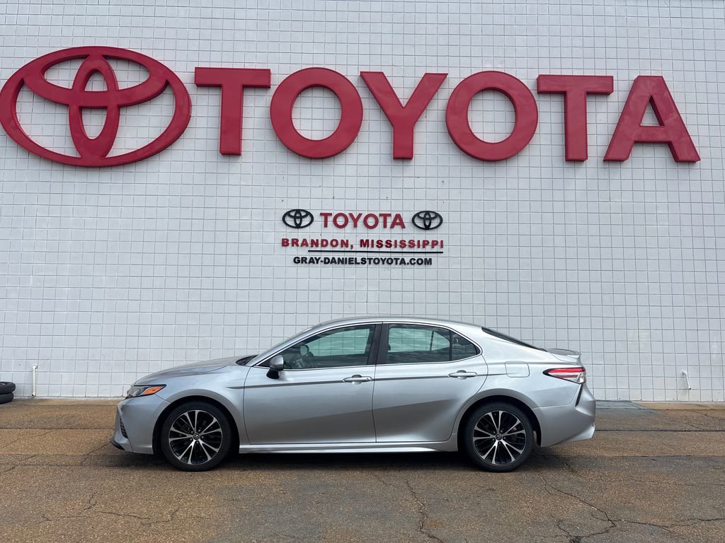 Used 2018 Toyota Camry SE FWD image 3
