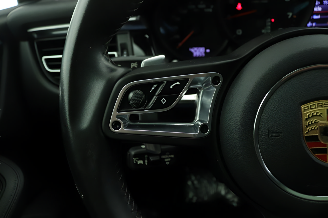 Used 2020 Porsche Macan AWD/4WD image 10