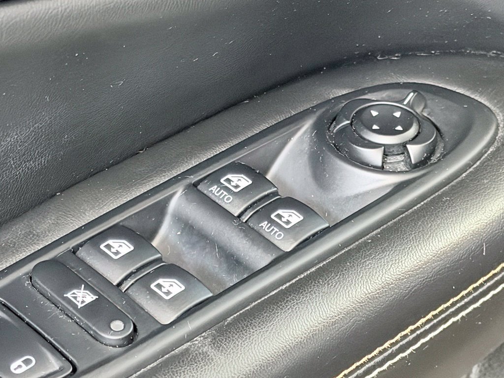 Used 2017 Jeep Compass Latitude w/ Safe & Security Group AWD/4WD image 11