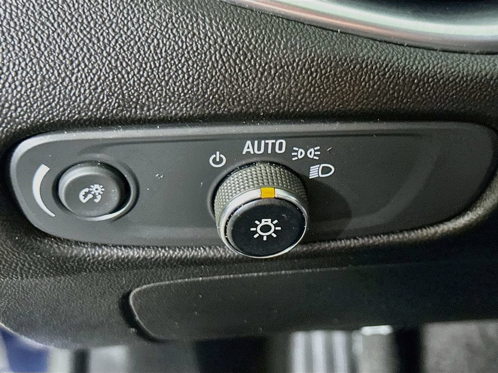 Used 2020 Chevrolet Malibu LT FWD image 21