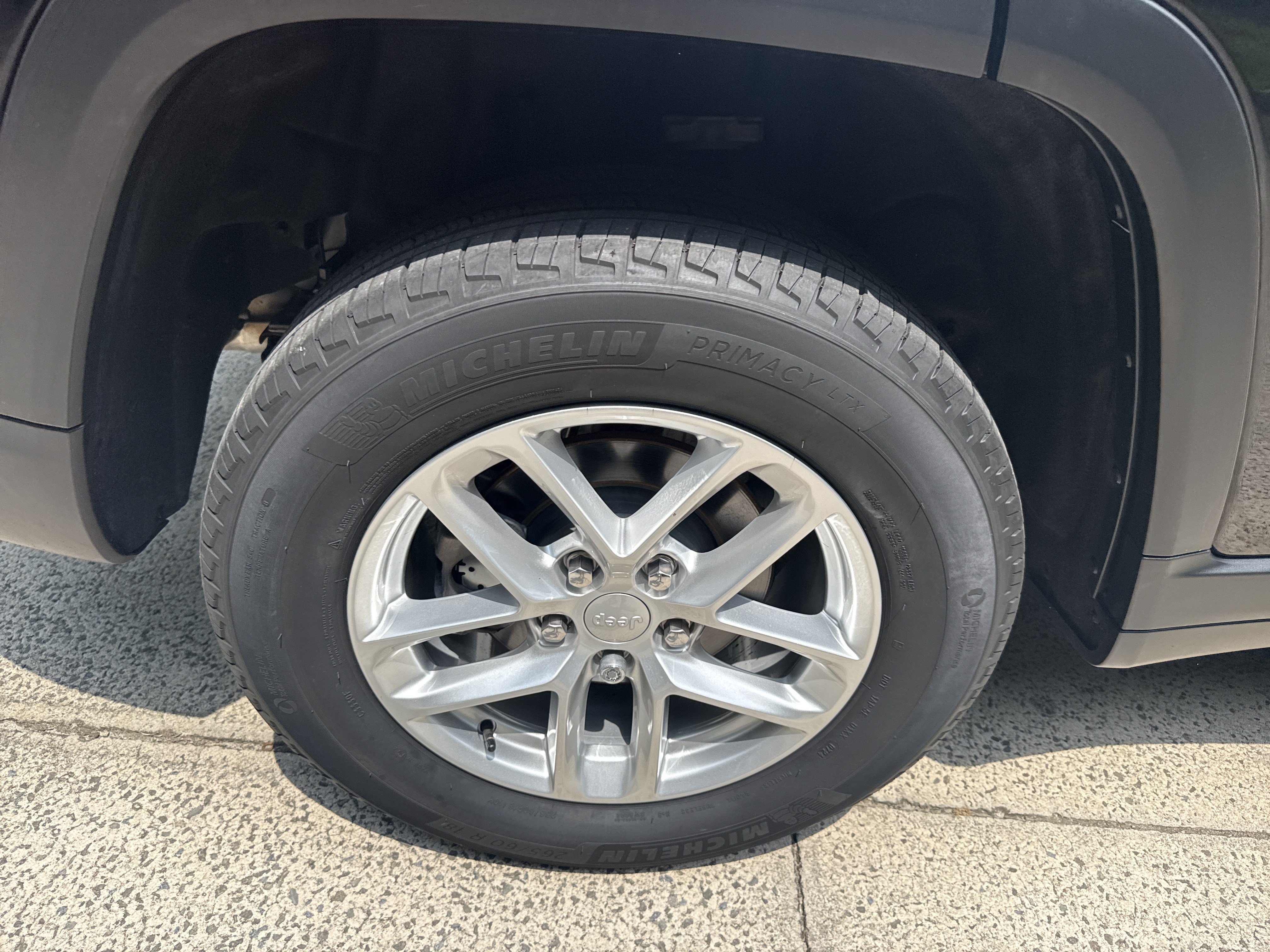 Used 2024 Jeep Grand Cherokee Laredo X AWD/4WD image 17