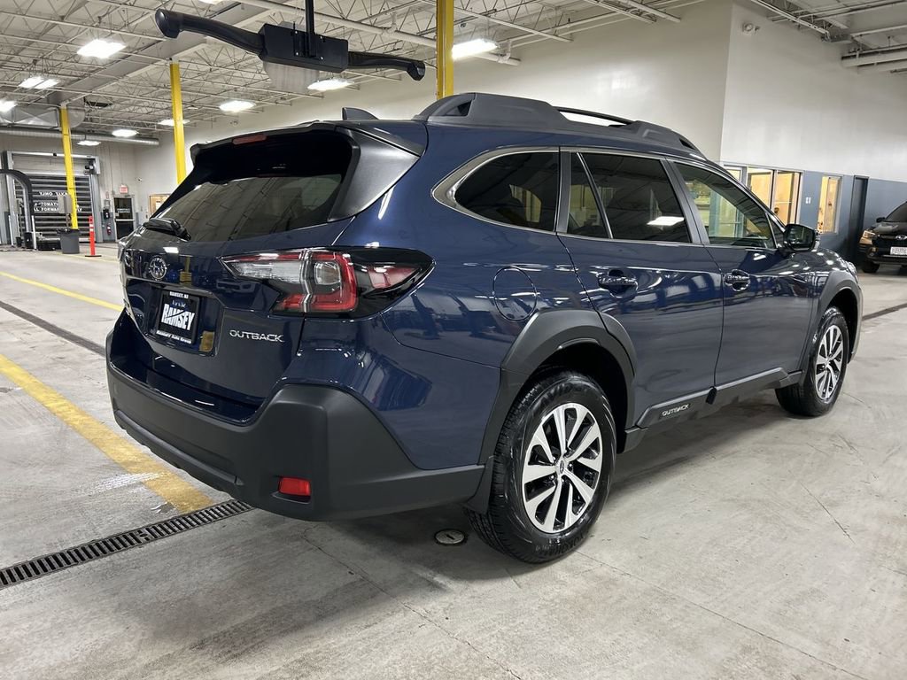 Certified 2025 Subaru Outback Premium image 8