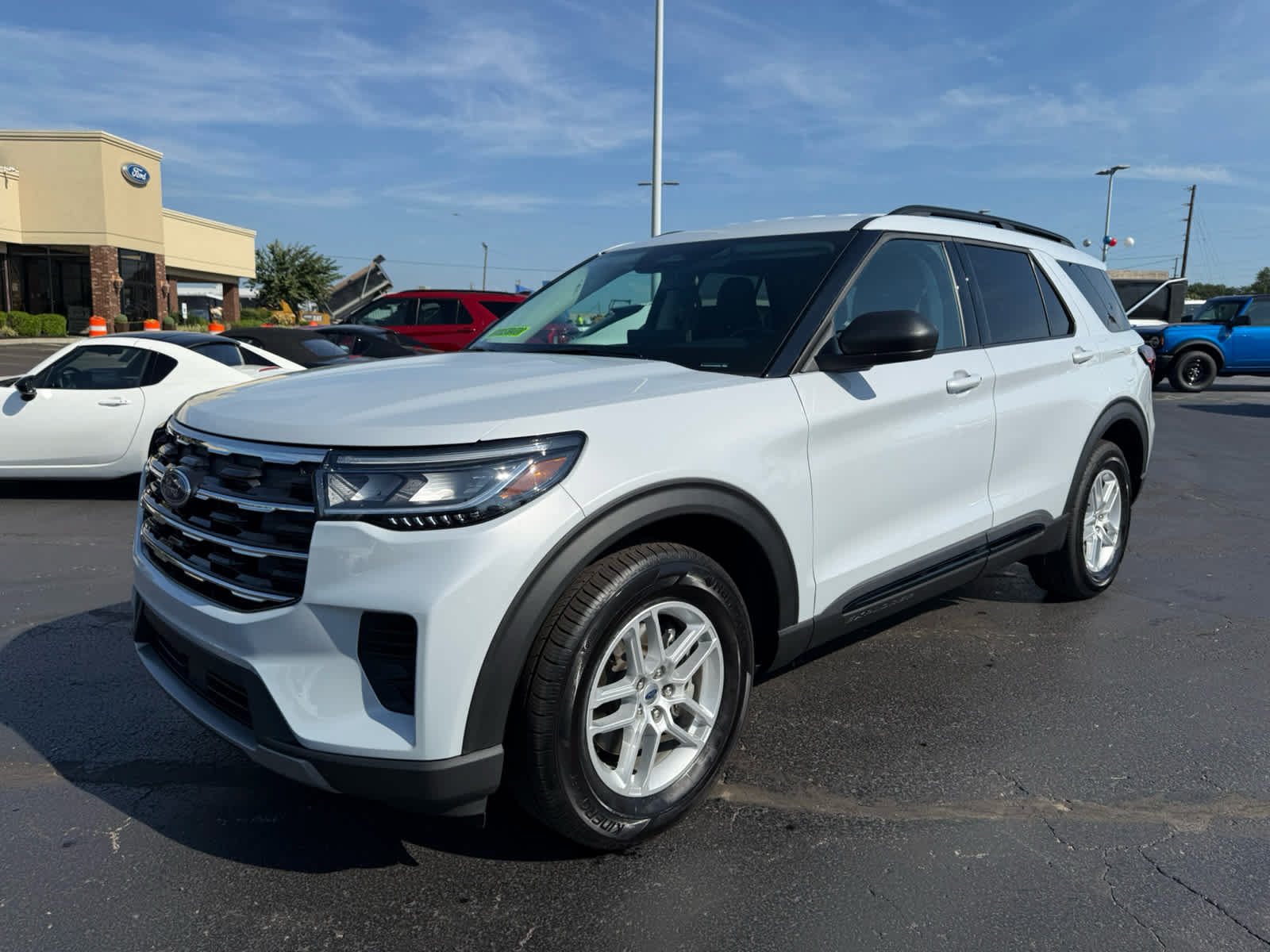 Used 2026 Ford Explorer Active AWD/4WD image 25