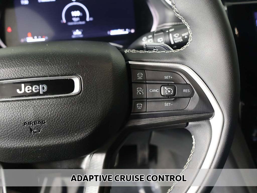 Used 2024 Jeep Grand Cherokee L Laredo image 3