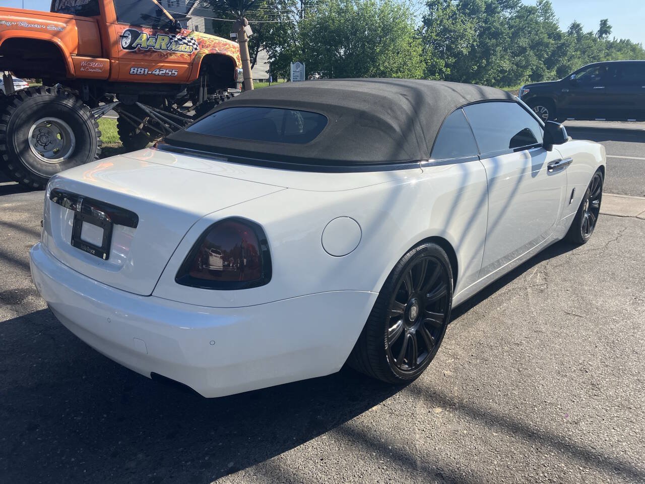 Used 2018 Rolls-Royce Dawn RWD image 8