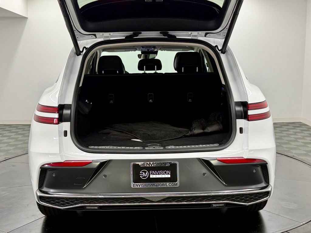 Used 2026 Genesis GV70 2.5T Advanced image 13