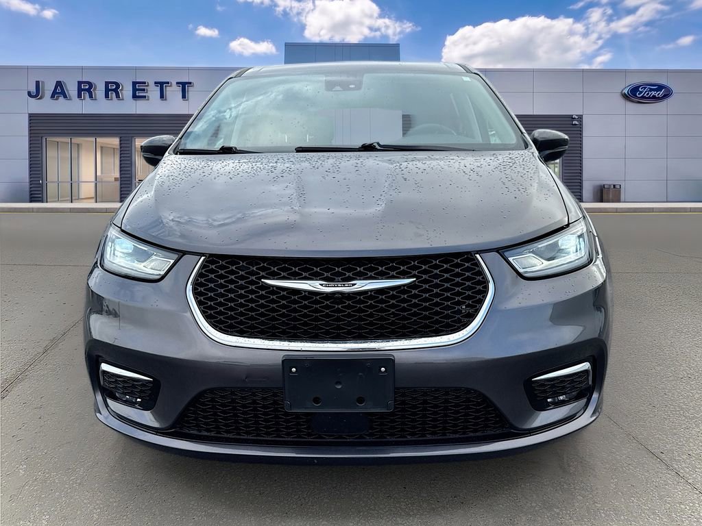 Used 2023 Chrysler Pacifica Touring-L FWD image 2