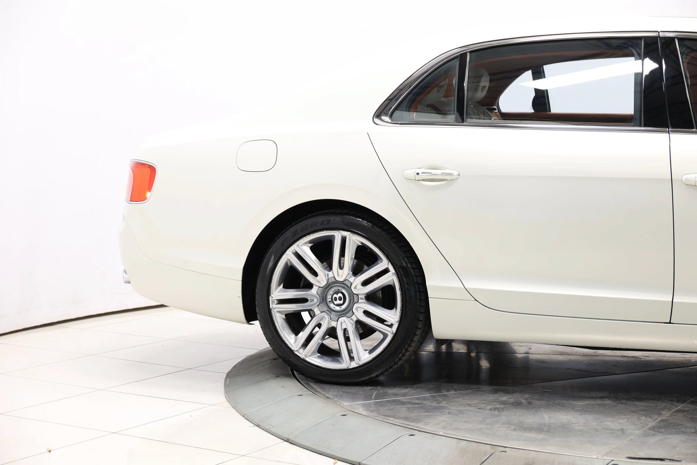 Used 2018 Bentley Flying Spur V8 AWD/4WD image 76
