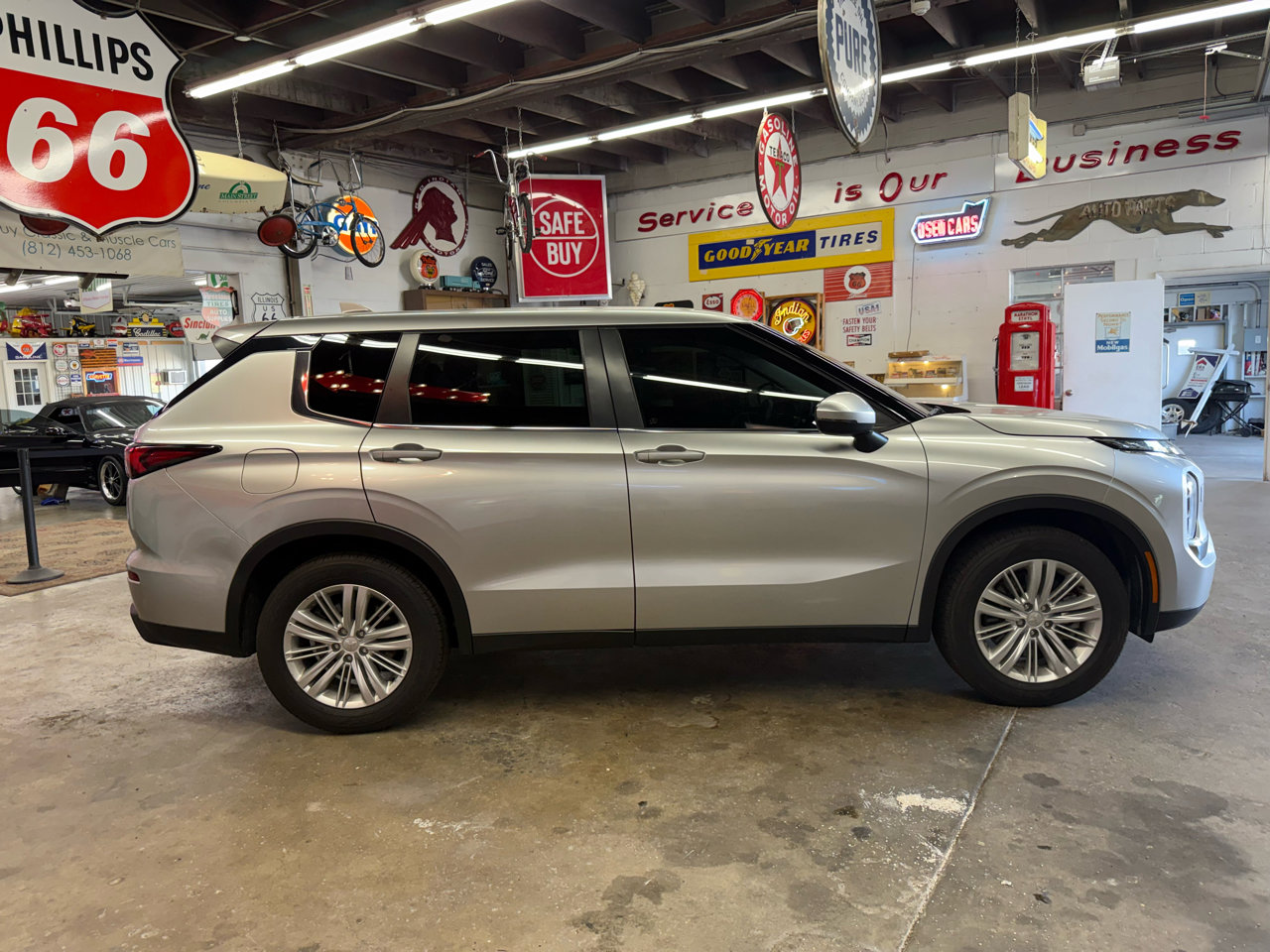 Used 2022 Mitsubishi Outlander ES image 6