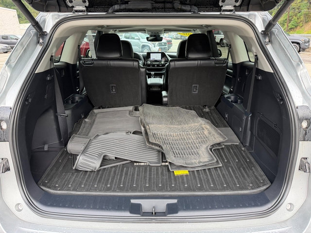 Used 2024 Toyota Highlander XLE AWD/4WD image 6