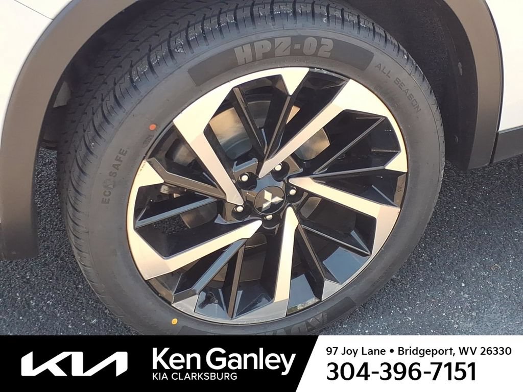 Used 2023 Mitsubishi Outlander SE AWD/4WD image 9