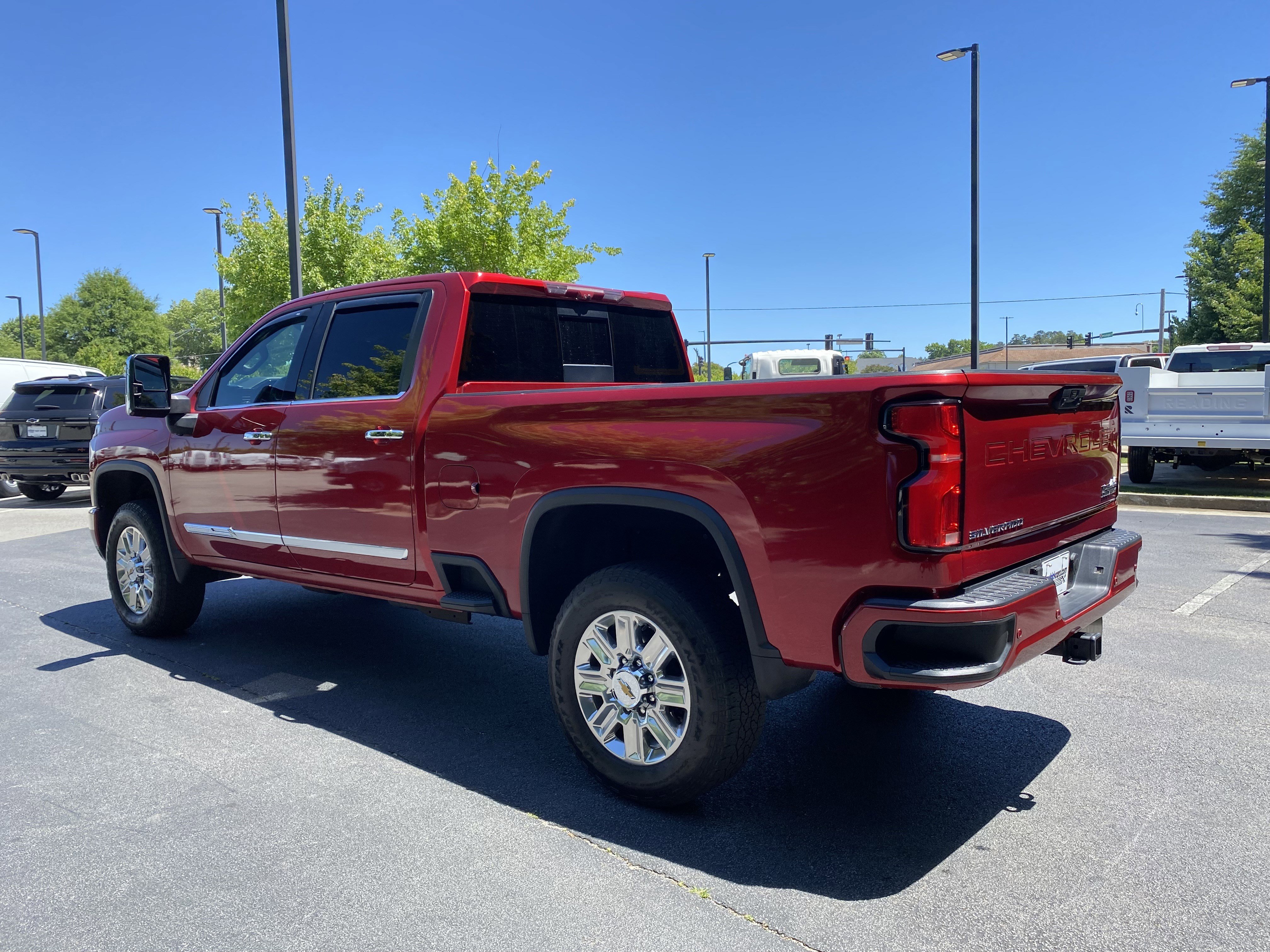 Used 2024 Chevrolet Silverado 2500 High Country w/ Technology Package AWD/4WD image 7