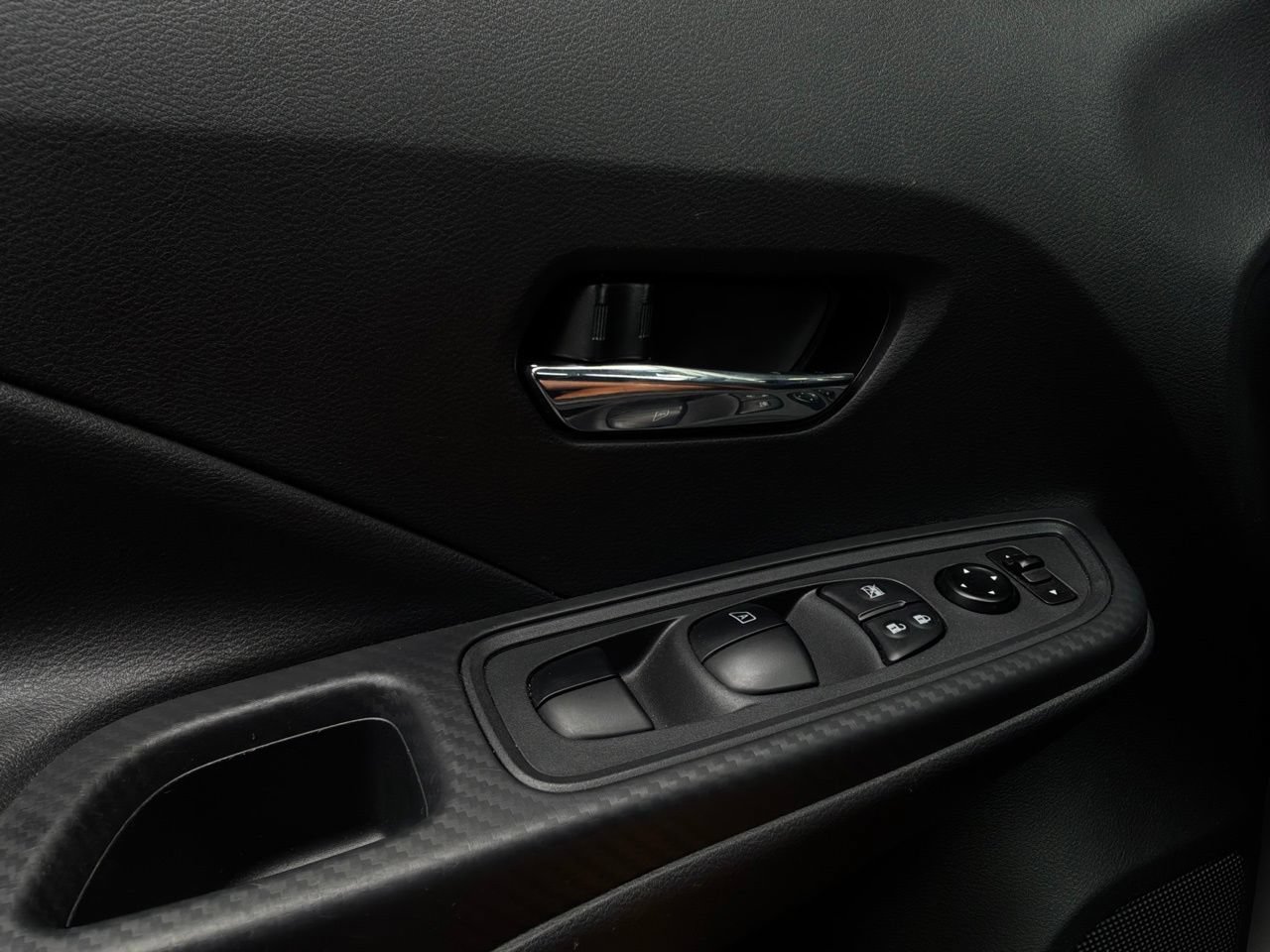 Used 2025 Nissan Versa SV FWD image 20