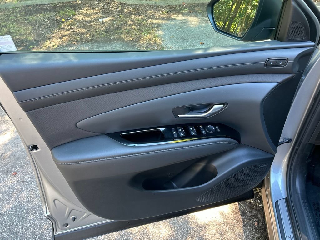 Used 2025 Hyundai Tucson Limited AWD/4WD image 16