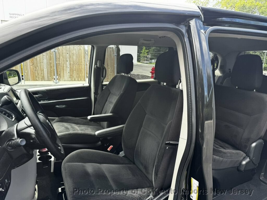 Used 2019 Dodge Grand Caravan SE w/ UConnect Hands-Free Group FWD image 10