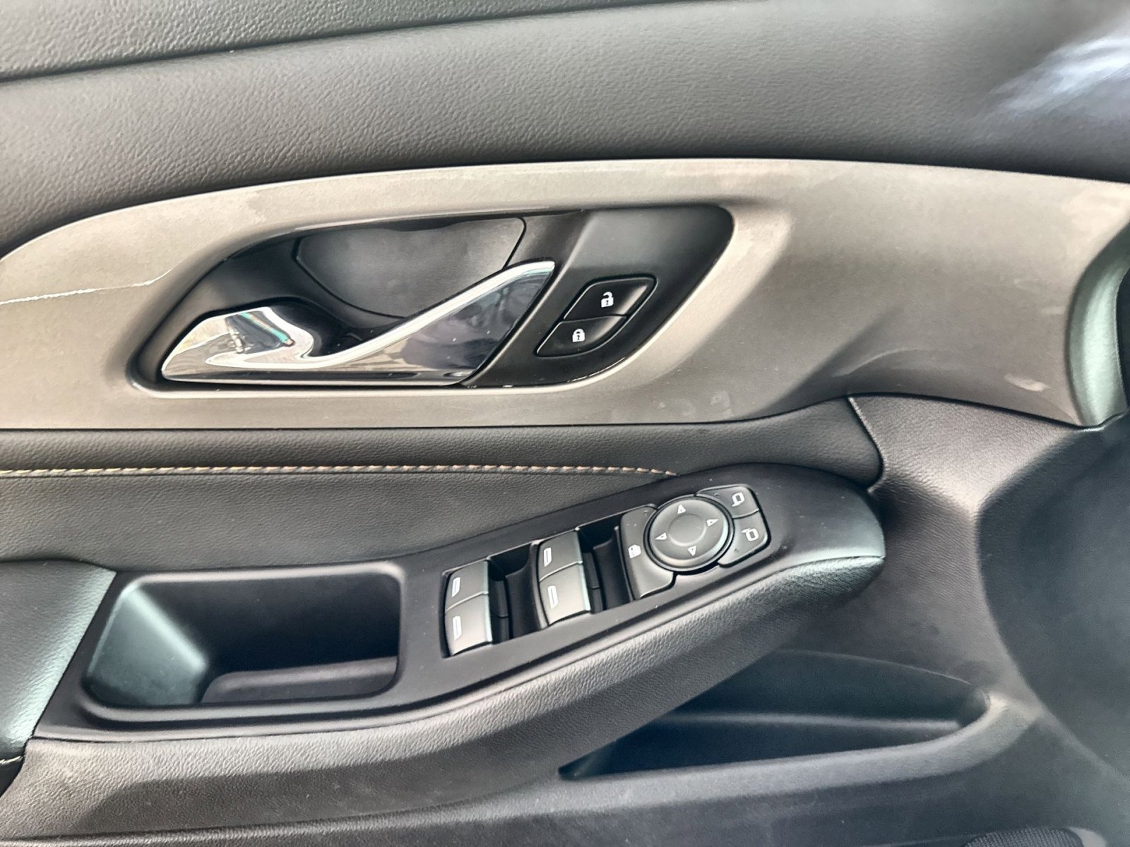 Used 2020 Chevrolet Traverse LS w/ LPO, Black Accent Package image 15