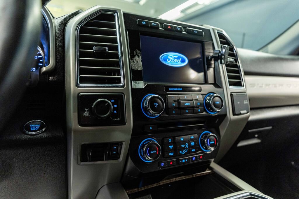 Used 2017 Ford F250 Lariat w/ Lariat Ultimate Package AWD/4WD image 13
