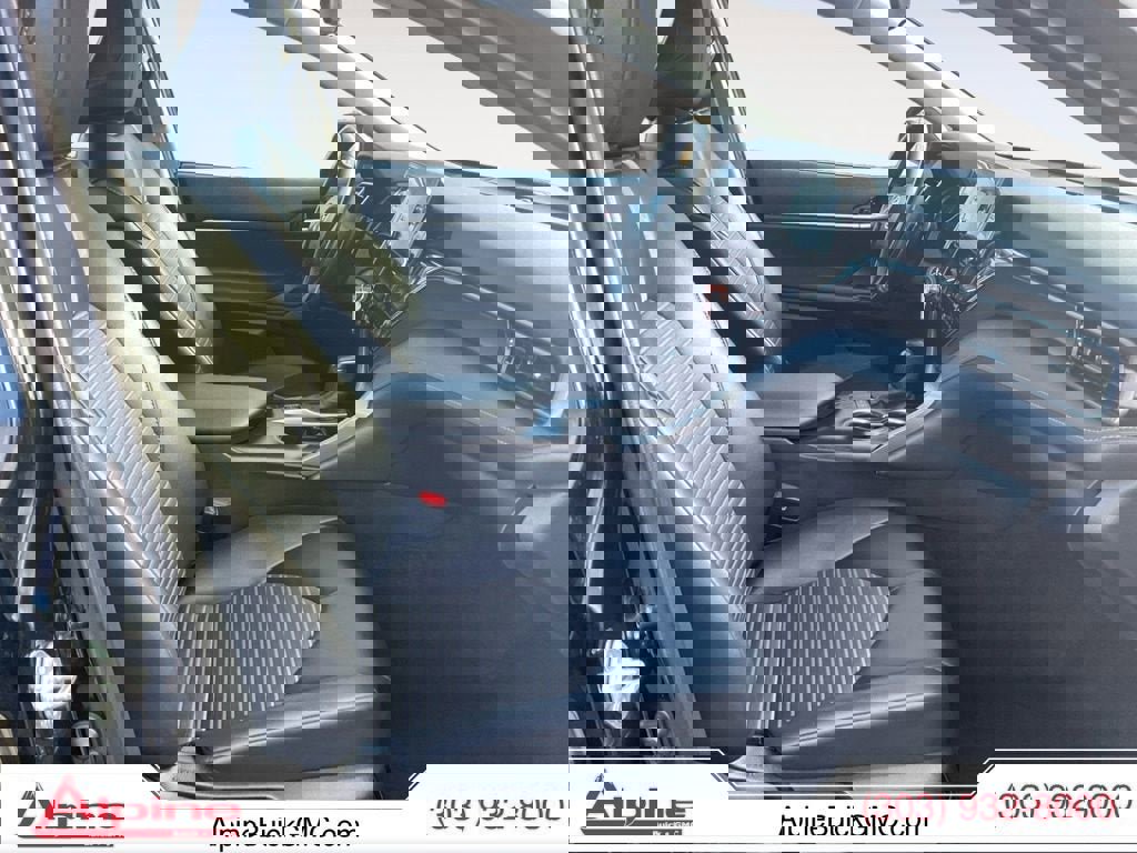 Used 2024 Toyota Camry SE image 15