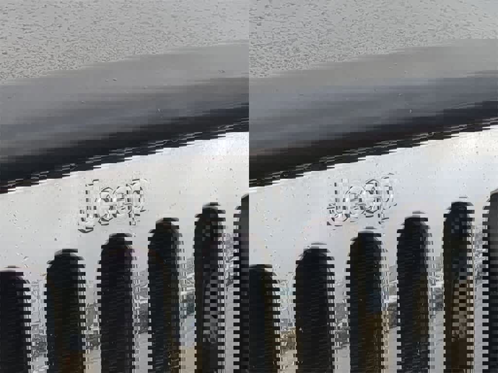 Used 2017 Jeep Wrangler Unlimited Sahara w/ Connectivity Group image 11