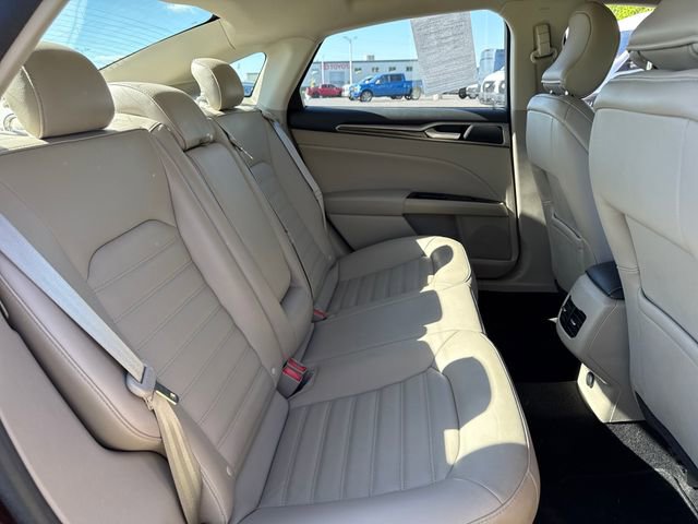 Used 2017 Ford Fusion SE w/ Fusion SE Technology Package FWD image 14