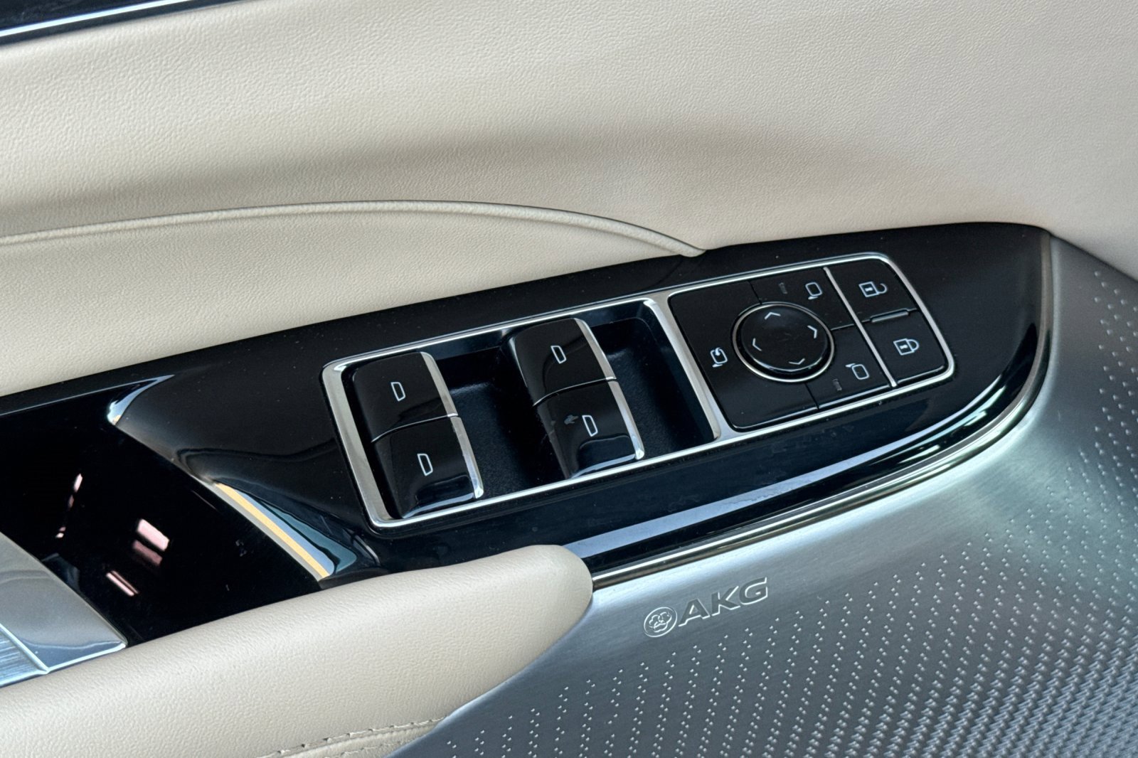 Certified 2025 Cadillac Lyriq Luxury w/ Nappa Leather Package image 11