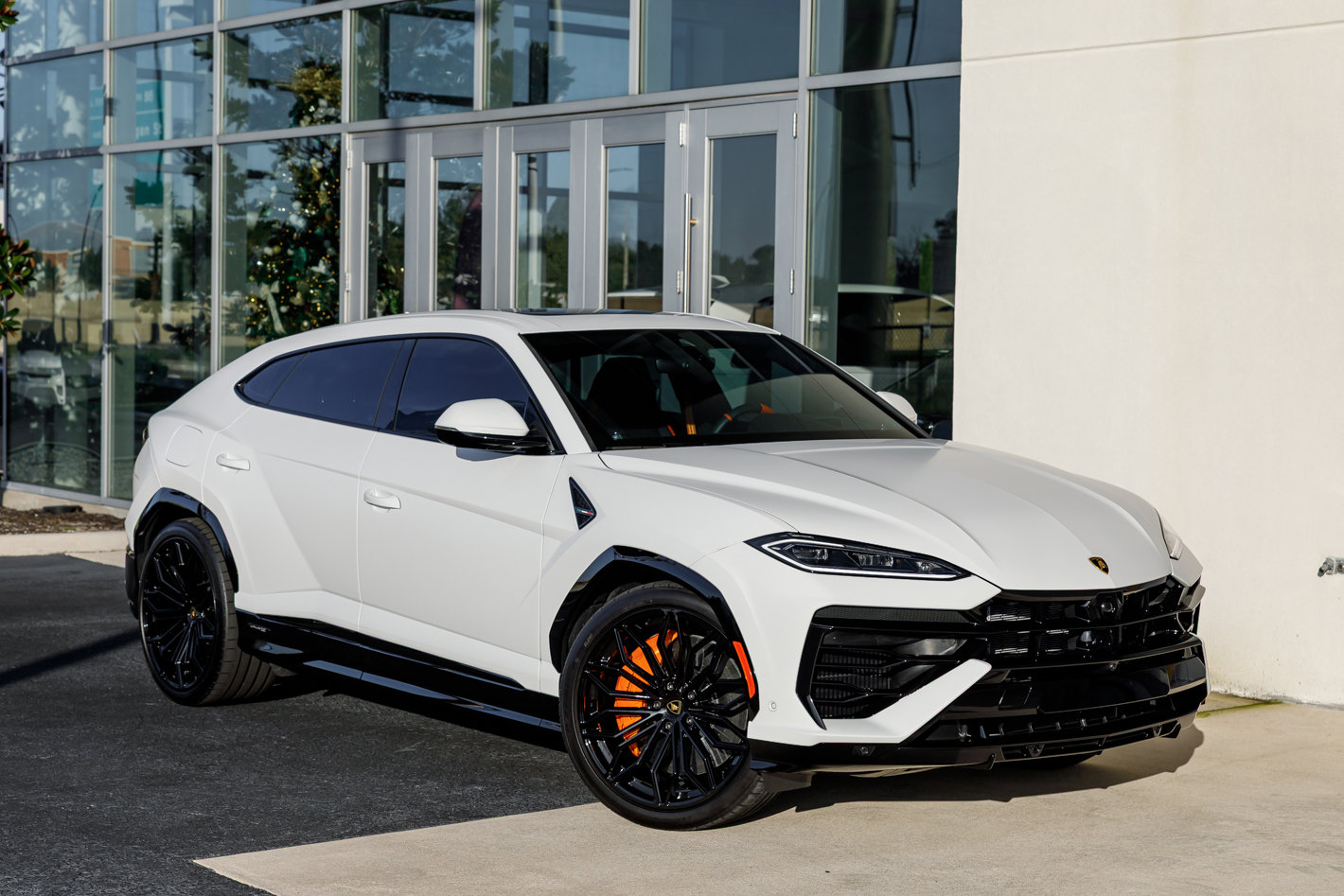 Used 2025 Lamborghini Urus SE image 32