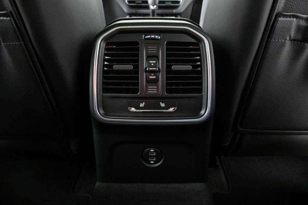 Used 2026 Porsche Macan AWD/4WD image 21