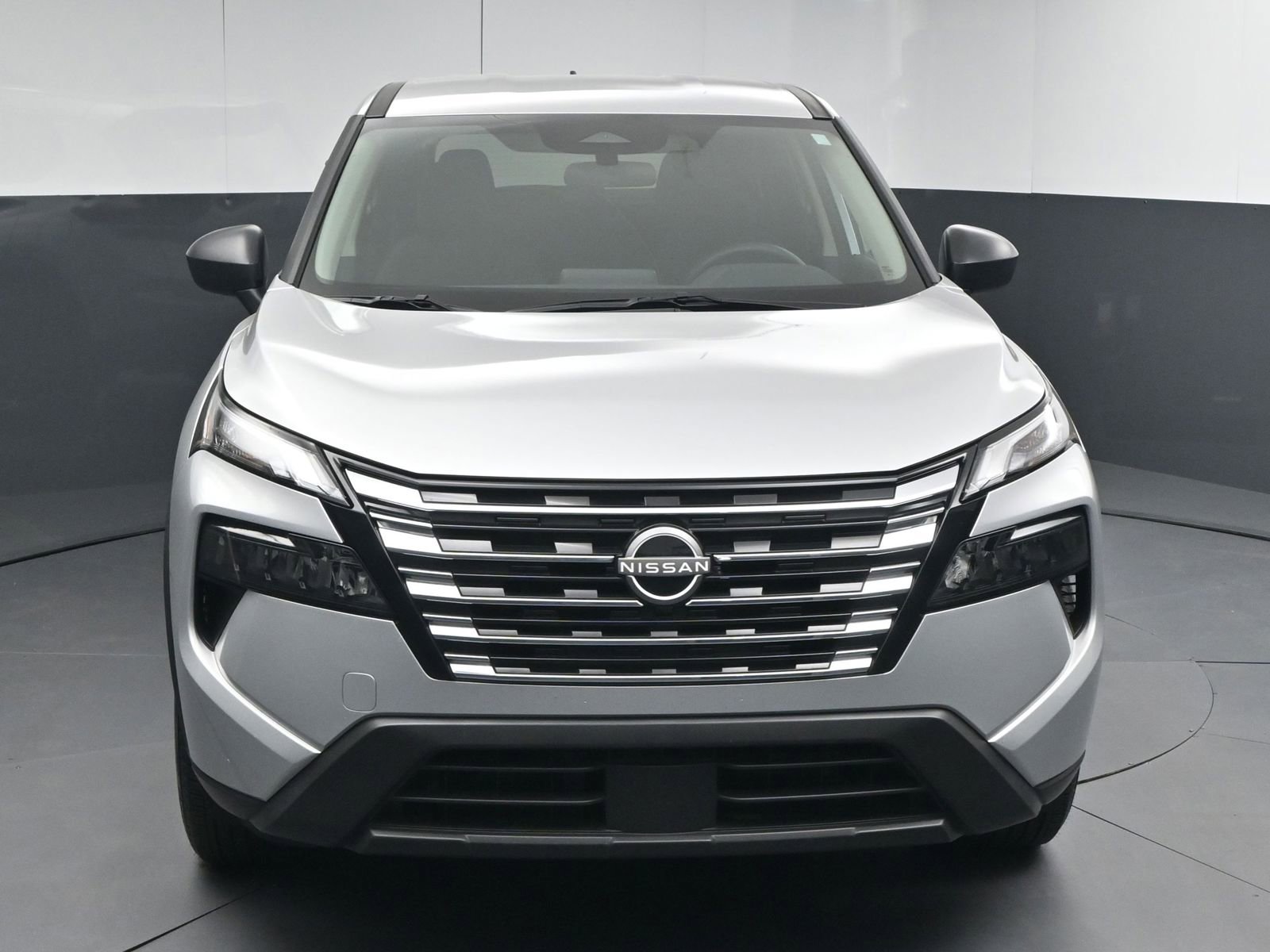 Used 2025 Nissan Rogue S image 2