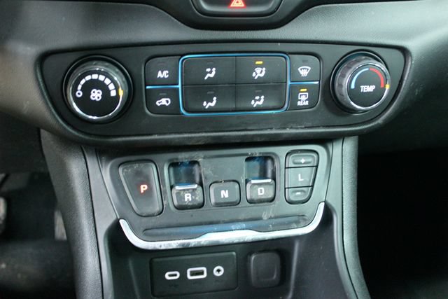 Used 2020 GMC Terrain SLE FWD image 16