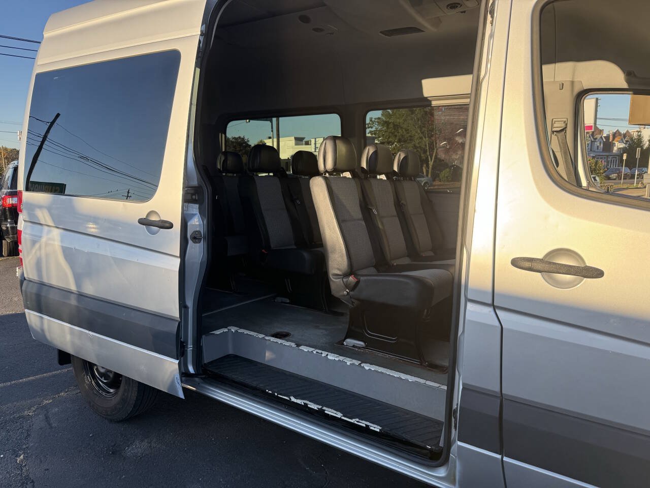 Used 2007 Dodge Sprinter 2500 w/ Cooling Group RWD image 28