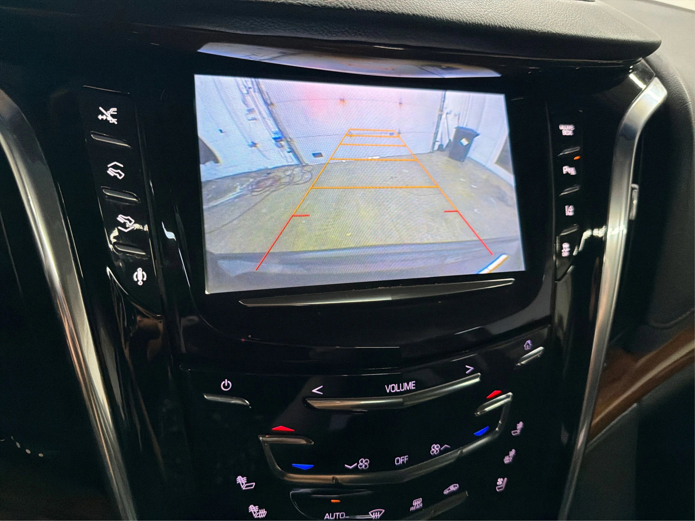 Used 2015 Cadillac Escalade Premium image 23