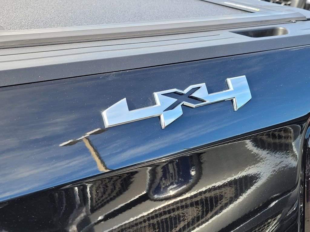 Used 2025 GMC Sierra 1500 Elevation w/ LPO, Elevation Black Package image 8