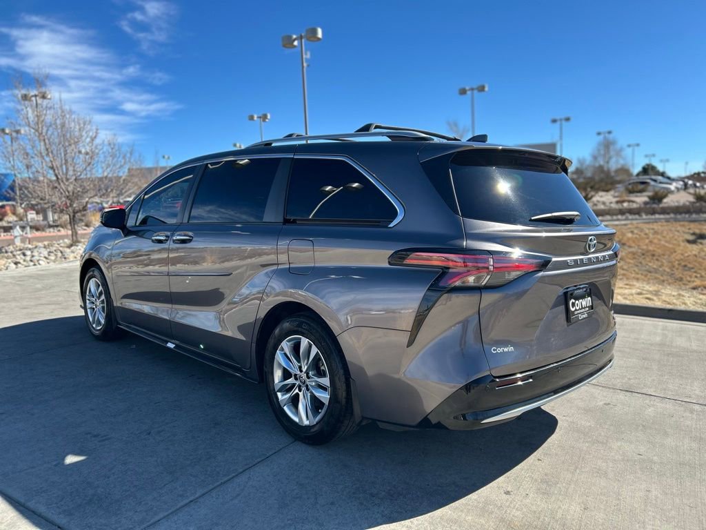 Used 2022 Toyota Sienna Limited image 5