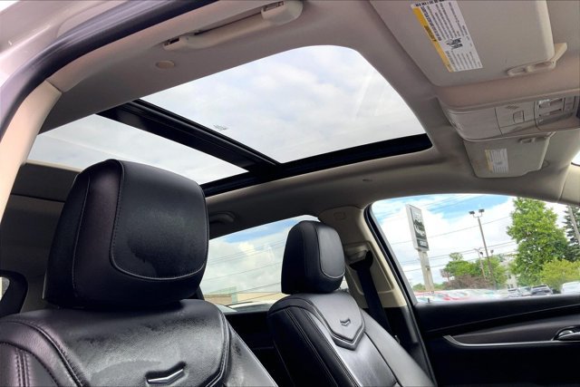 Used 2018 Cadillac XT5 Luxury w/ Driver Awareness Package AWD/4WD image 22