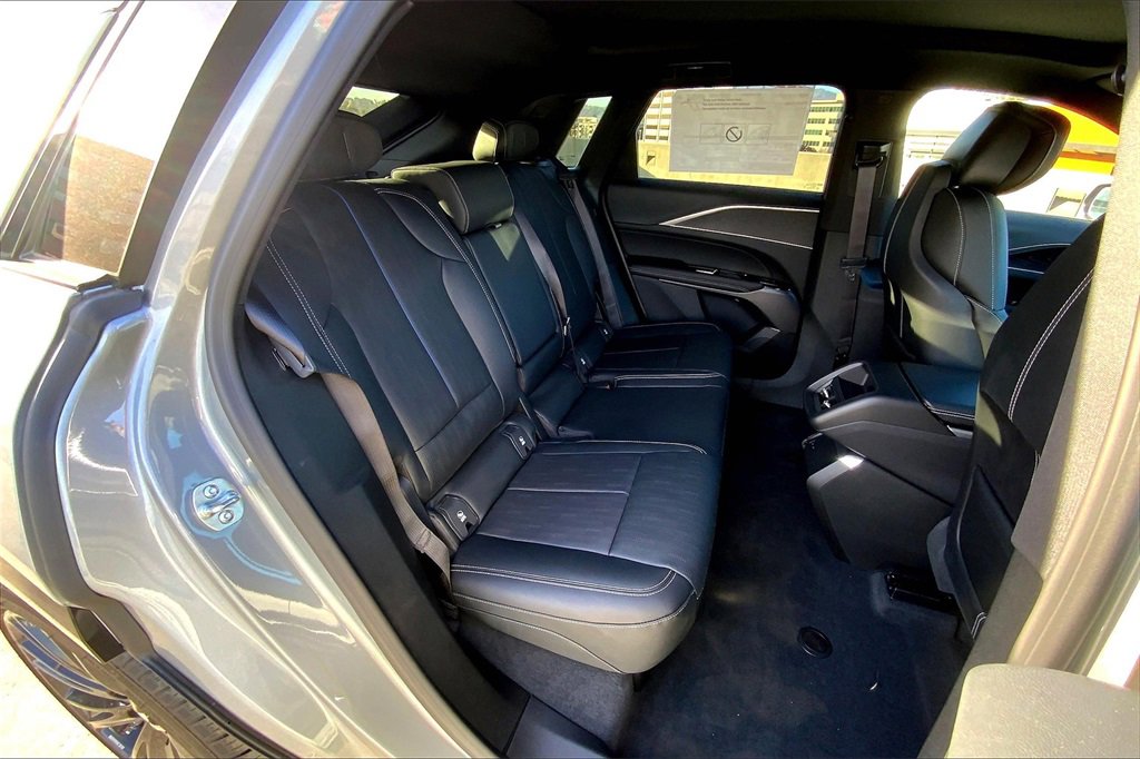 New 2025 Cadillac Lyriq Luxury image 31