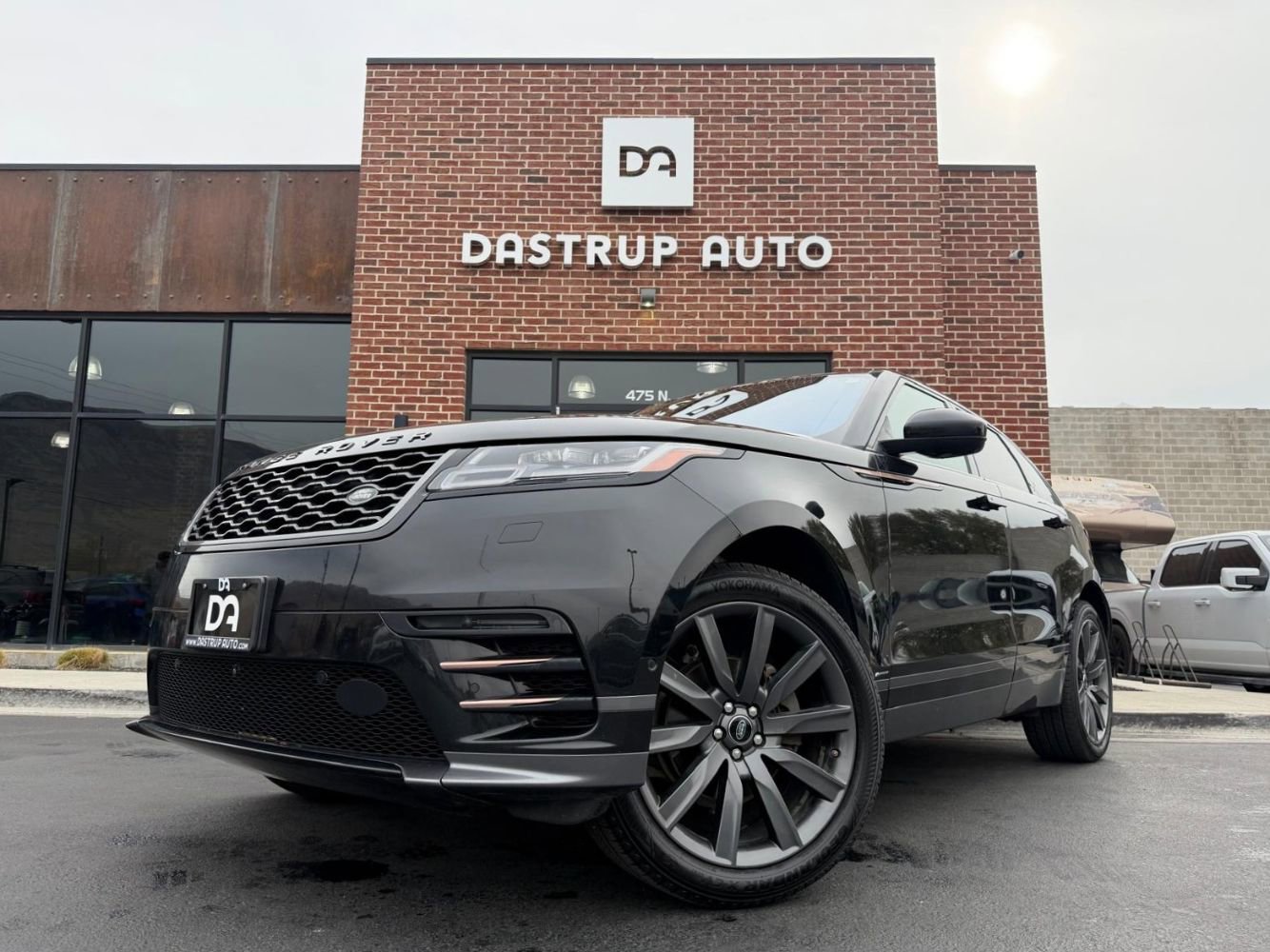 Used 2018 Land Rover Range Rover Velar R-Dynamic HSE image 1