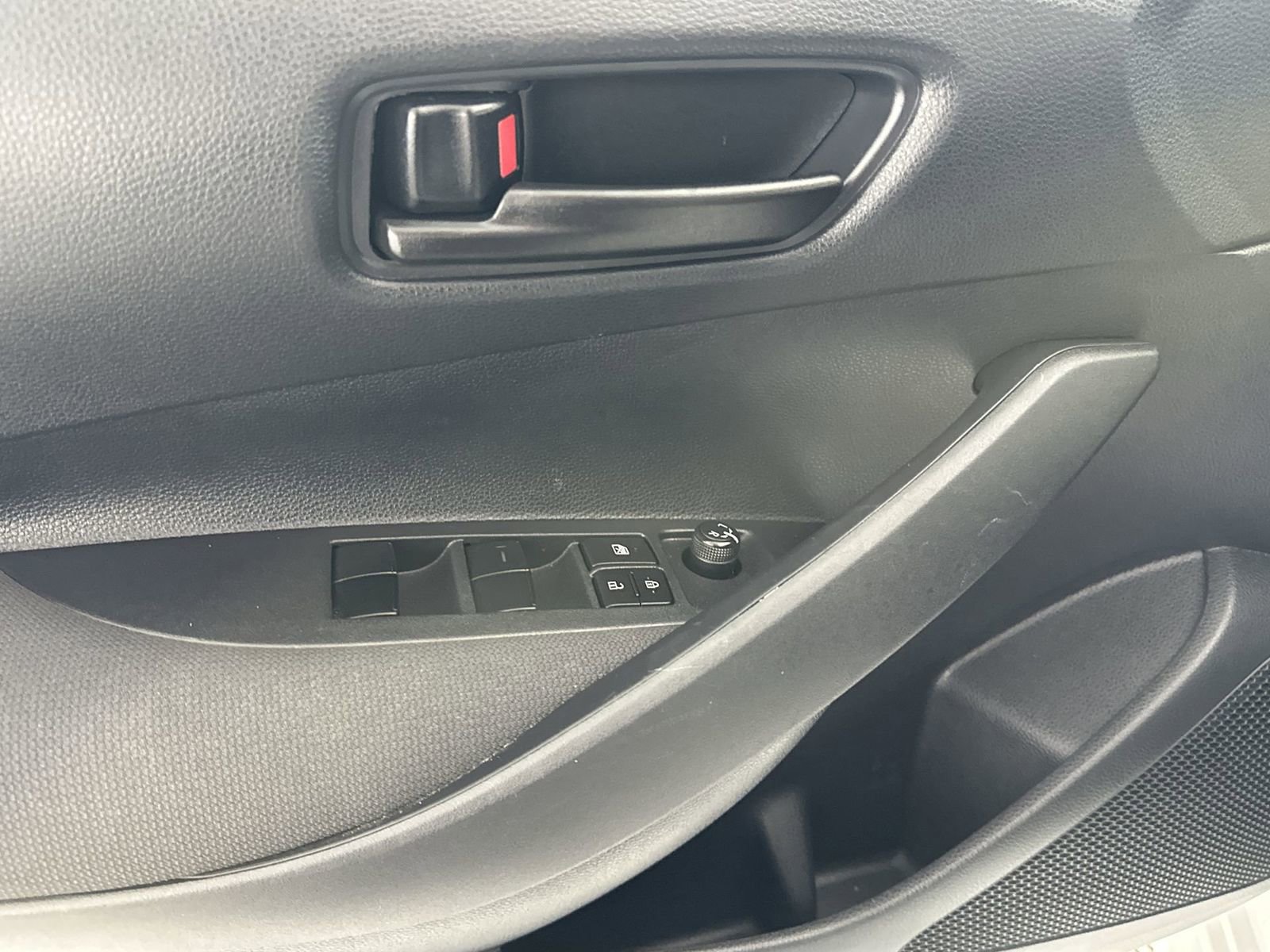 Used 2025 Toyota Corolla LE FWD image 13