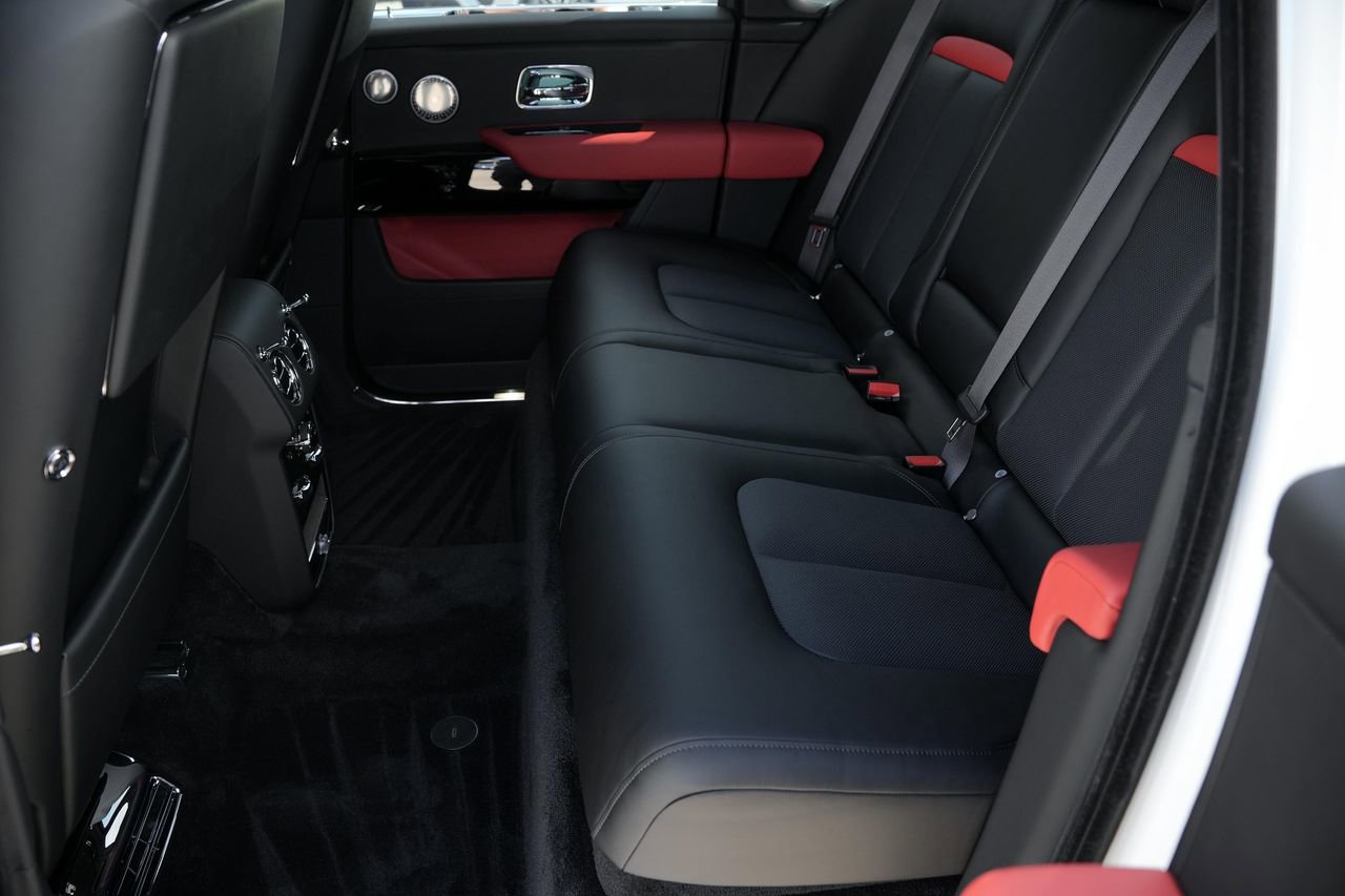 New 2026 Rolls-Royce Cullinan image 38