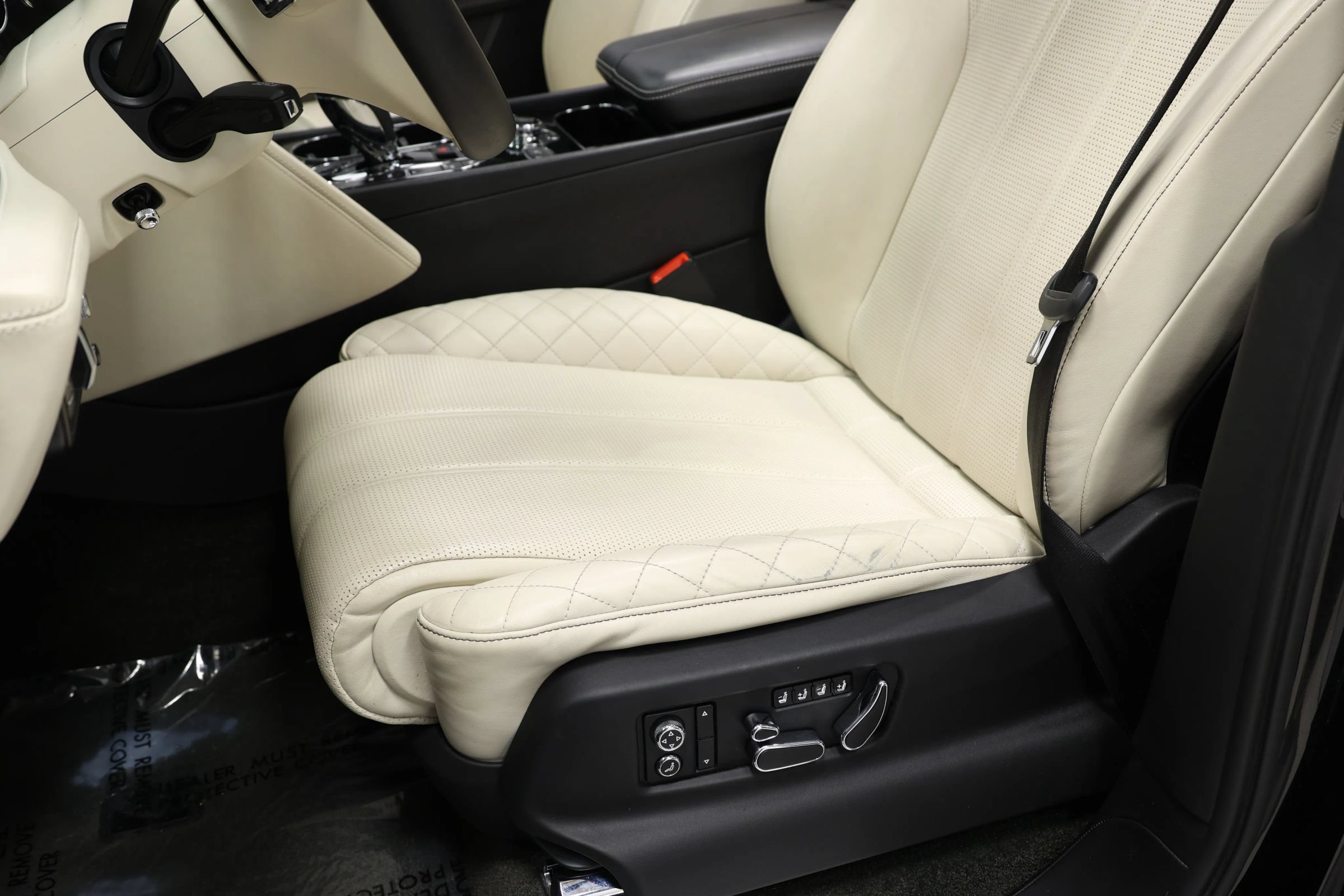 Used 2017 Bentley Bentayga AWD/4WD image 22